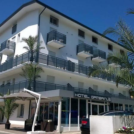 Hotel Gambrinus Lignano Sabbiadoro Bagian luar foto