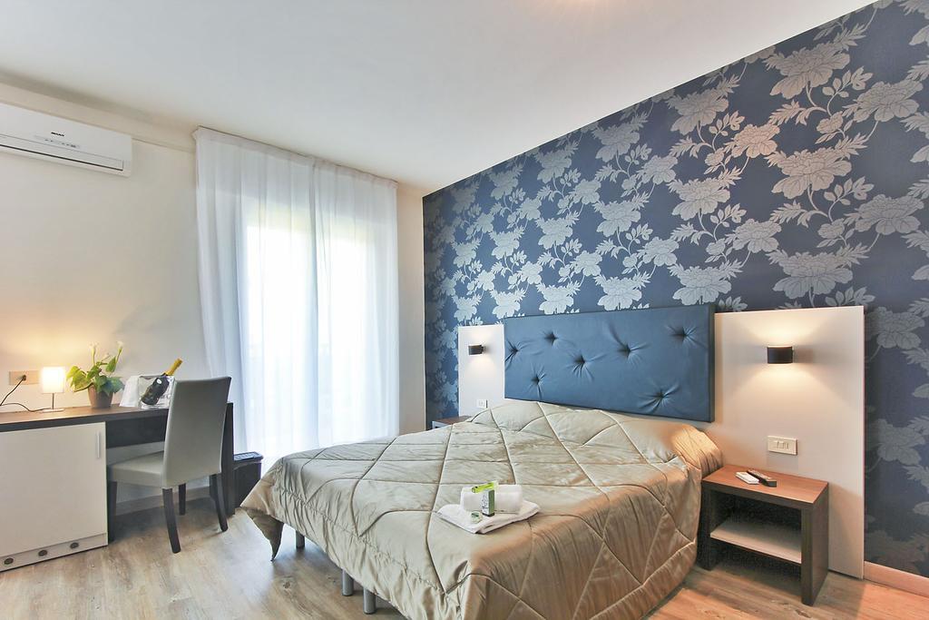 Hotel Gambrinus Lignano Sabbiadoro Bagian luar foto