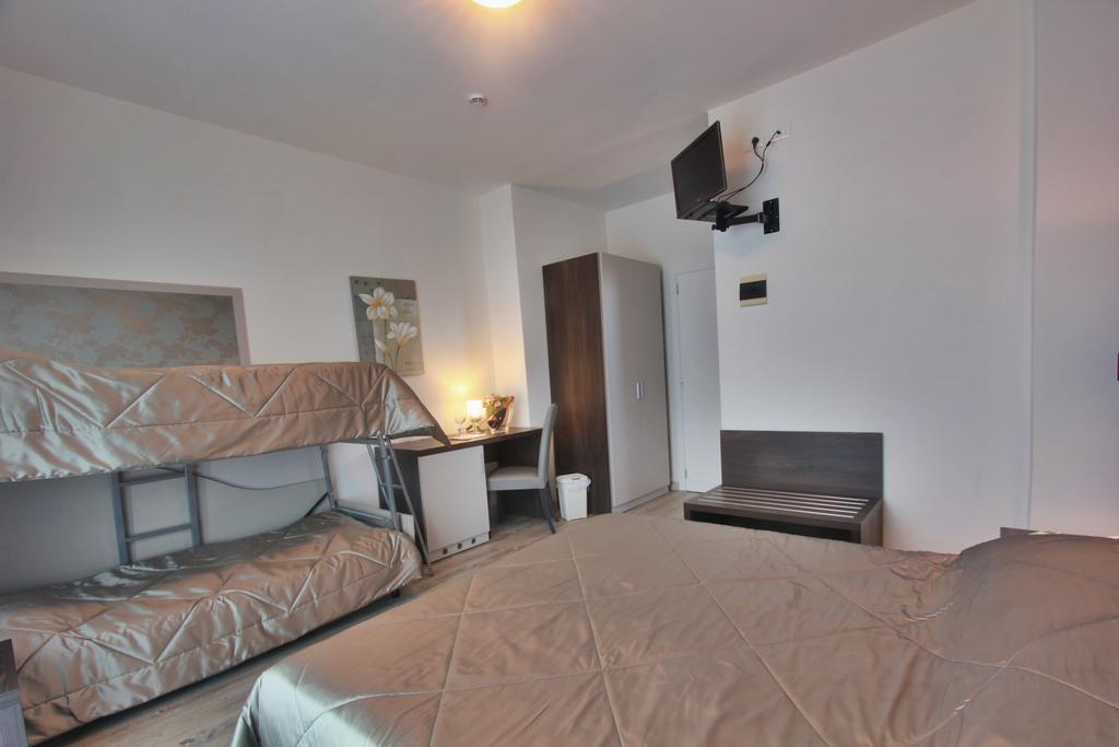 Hotel Gambrinus Lignano Sabbiadoro Ruang foto
