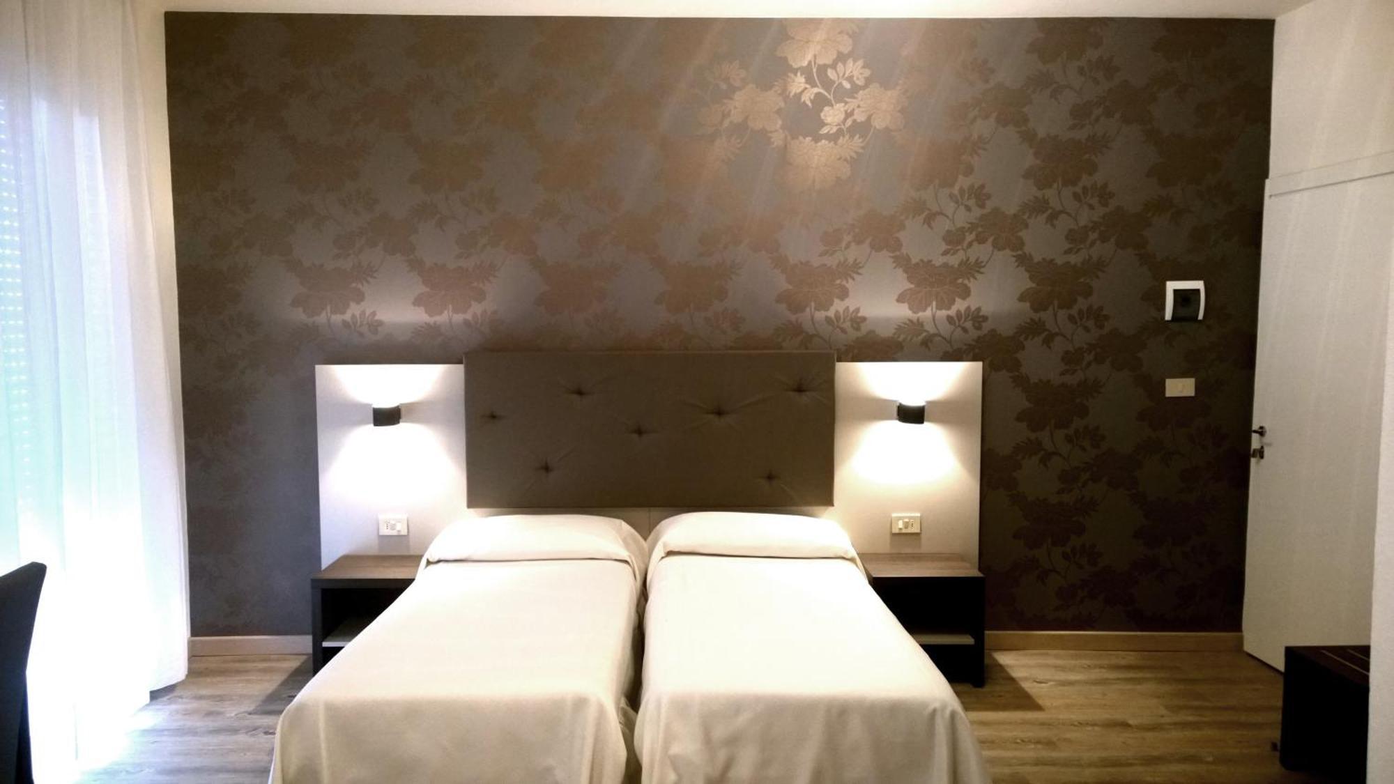 Hotel Gambrinus Lignano Sabbiadoro Ruang foto