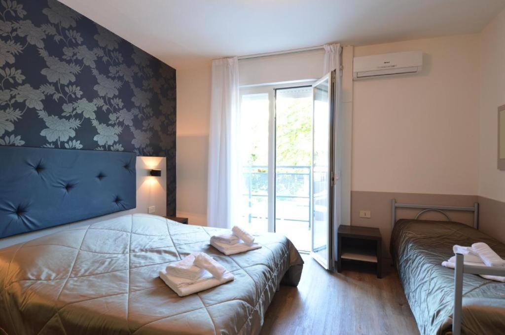 Hotel Gambrinus Lignano Sabbiadoro Bagian luar foto