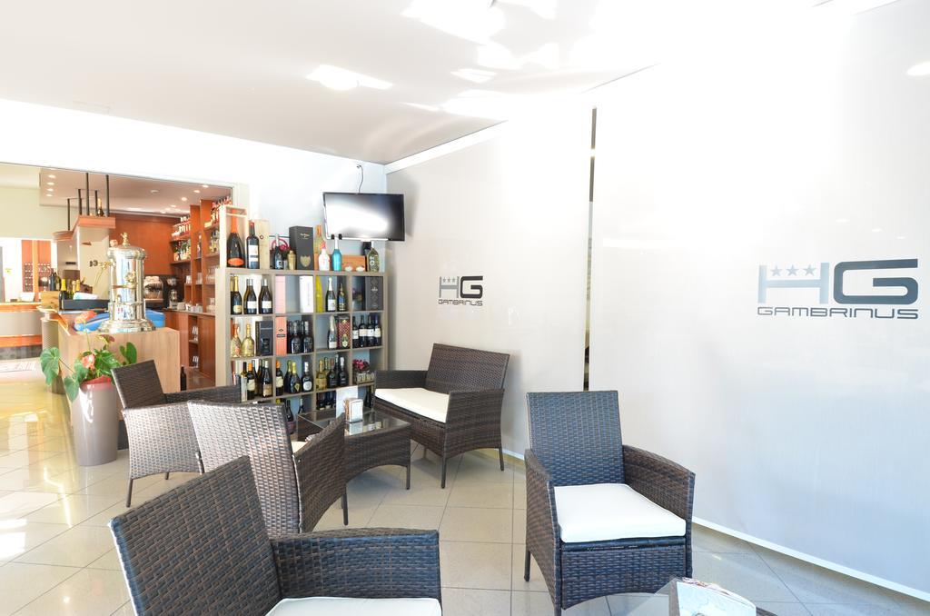 Hotel Gambrinus Lignano Sabbiadoro Bagian luar foto