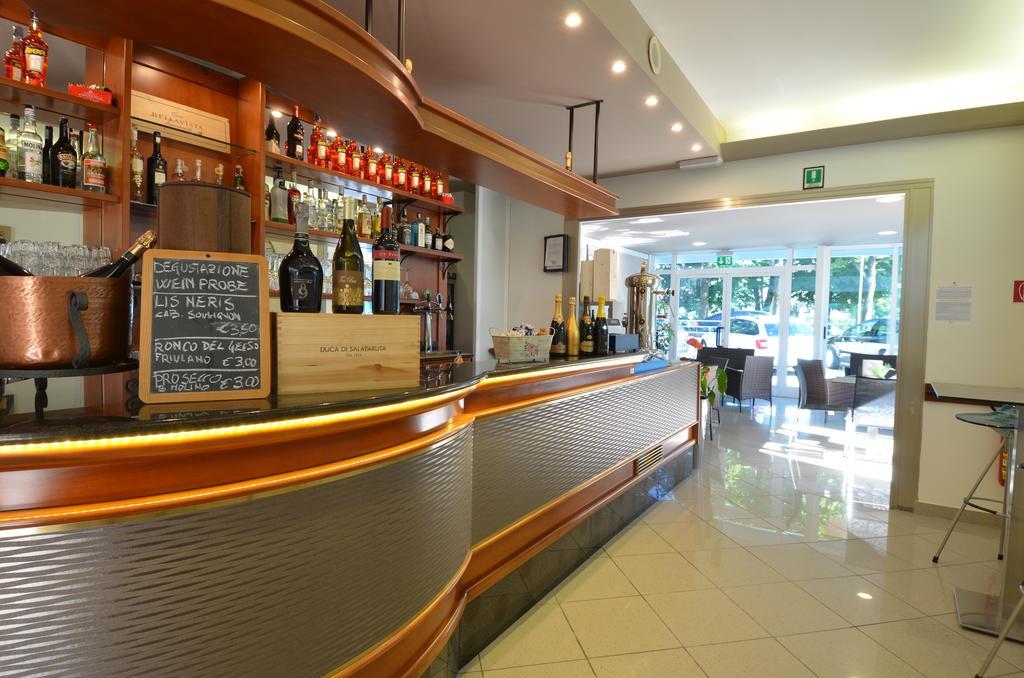 Hotel Gambrinus Lignano Sabbiadoro Bagian luar foto