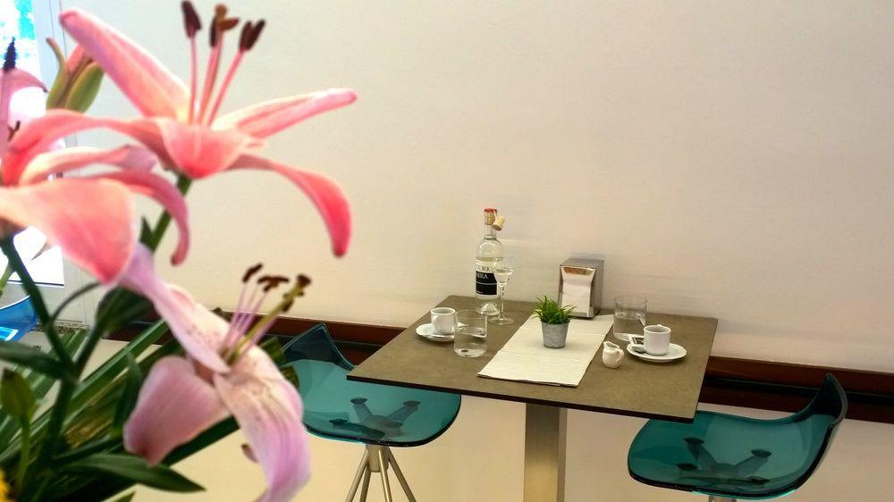 Hotel Gambrinus Lignano Sabbiadoro Bagian luar foto