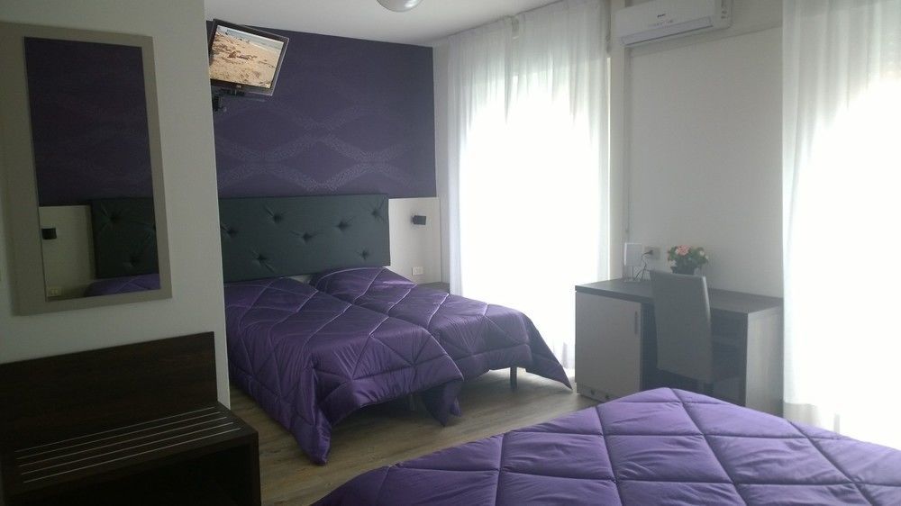 Hotel Gambrinus Lignano Sabbiadoro Bagian luar foto