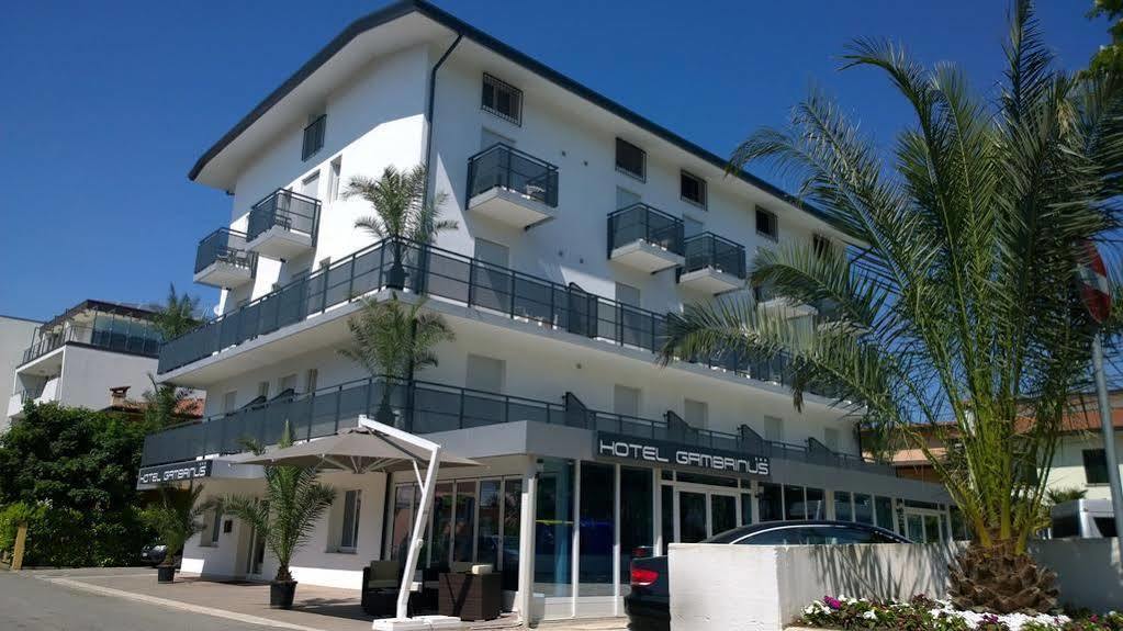 Hotel Gambrinus Lignano Sabbiadoro Bagian luar foto