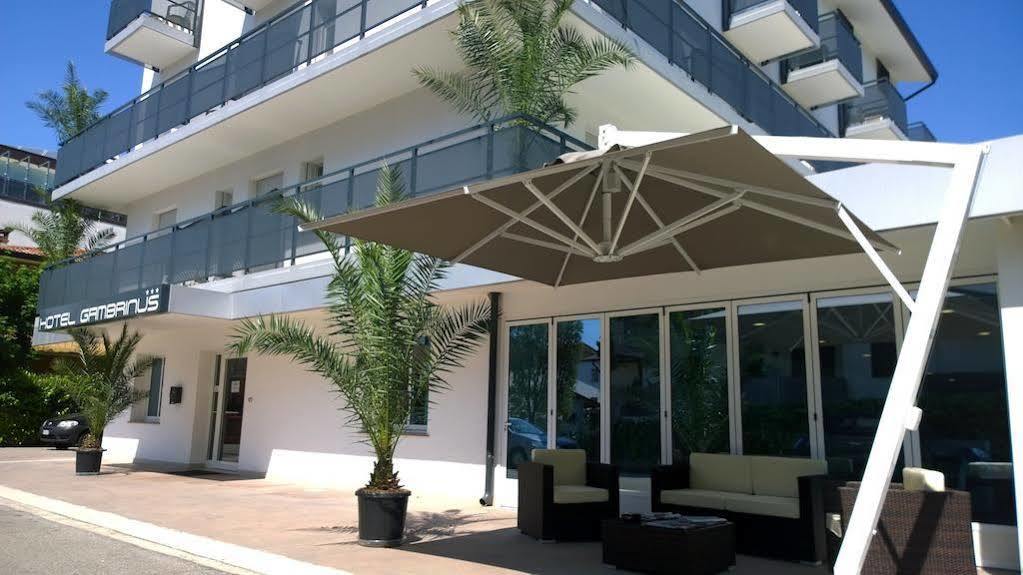 Hotel Gambrinus Lignano Sabbiadoro Bagian luar foto