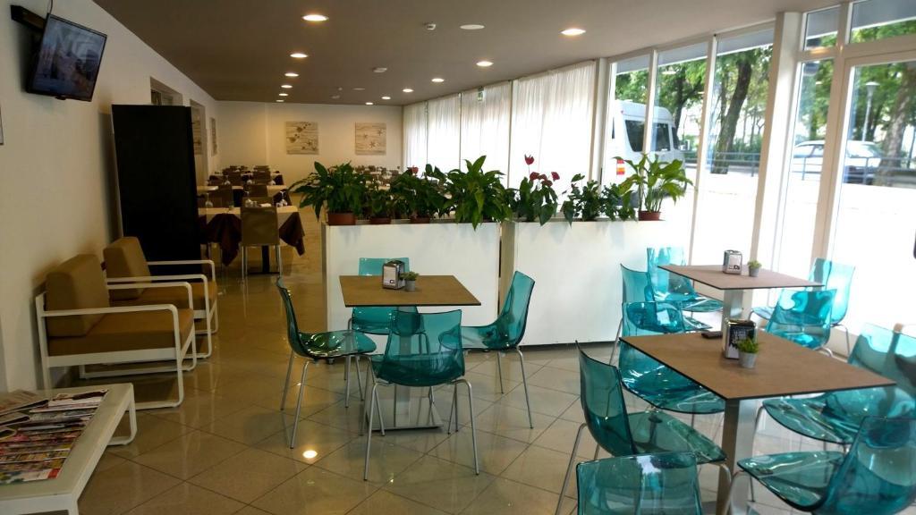 Hotel Gambrinus Lignano Sabbiadoro Bagian luar foto