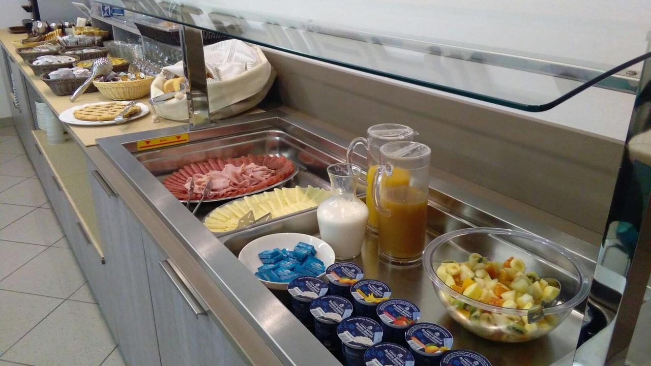 Hotel Gambrinus Lignano Sabbiadoro Bagian luar foto