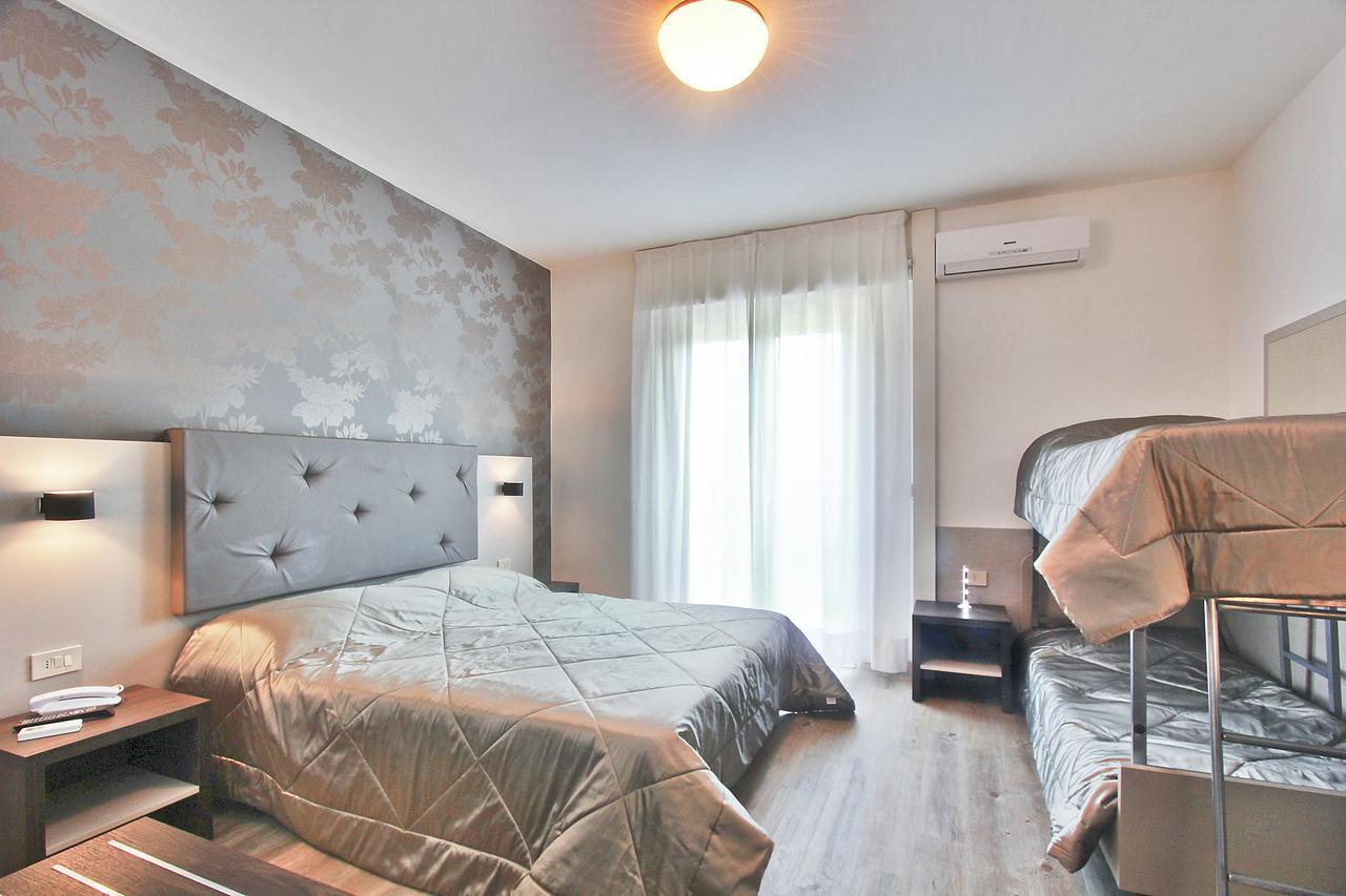 Hotel Gambrinus Lignano Sabbiadoro Bagian luar foto