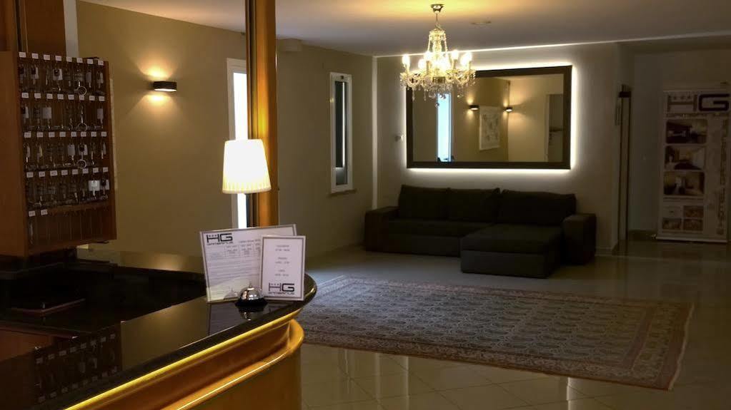 Hotel Gambrinus Lignano Sabbiadoro Bagian luar foto